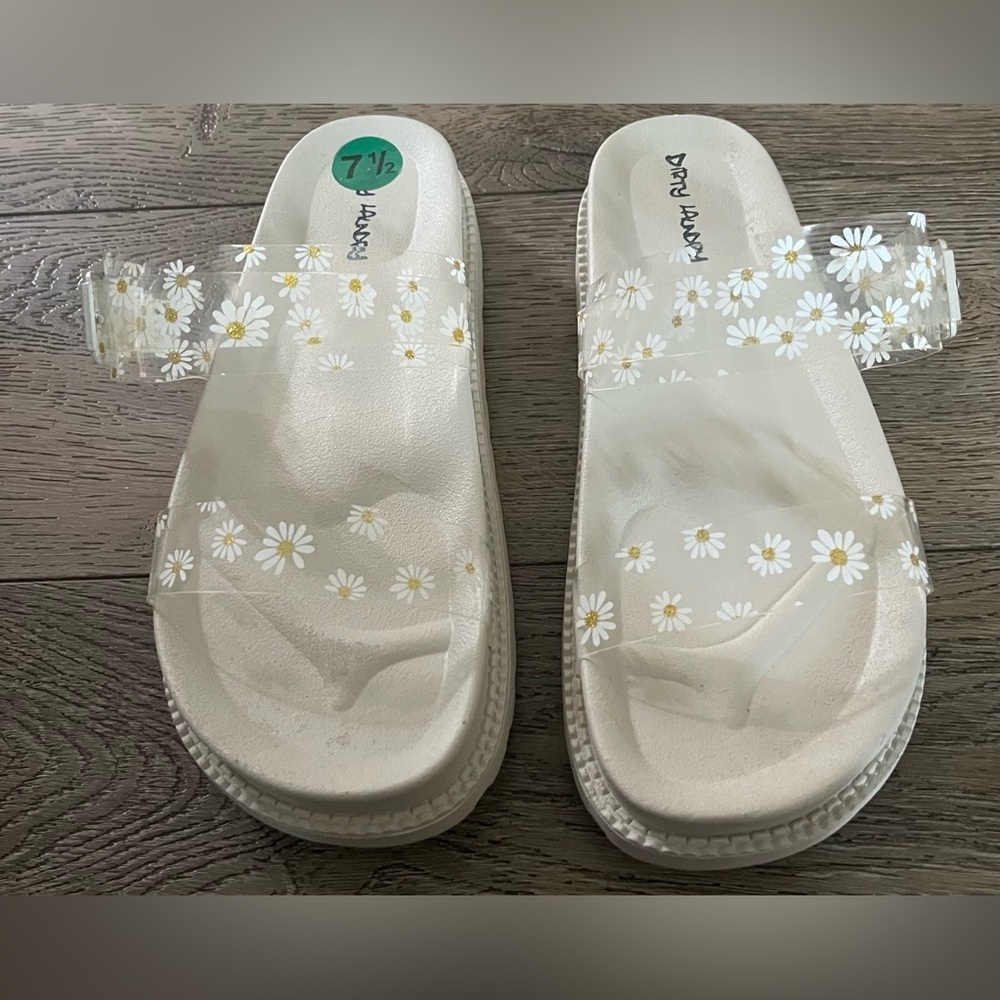 Dirty Laundry Daisies on Clear Straps Sandals Women’s size 7.5